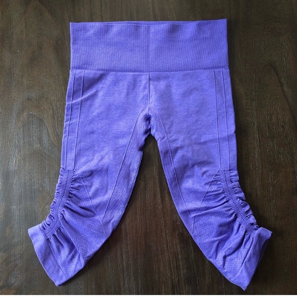 Lululemon cropped yoga pants - Picture 2 of 2